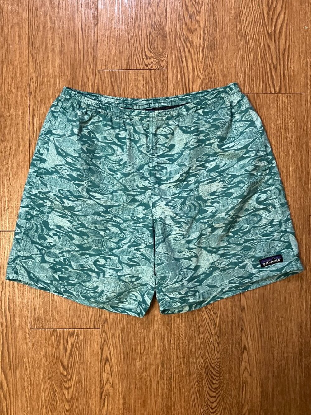 Patagonia Men's Baggies Longs 7" Green Fish Print Swim Shorts Size M STY58033